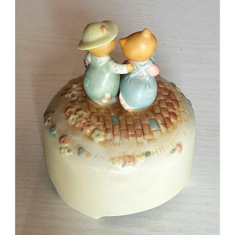 Vintage Hallmark 1980's Crowning Touch Cat Couple Porcelain Music Box.